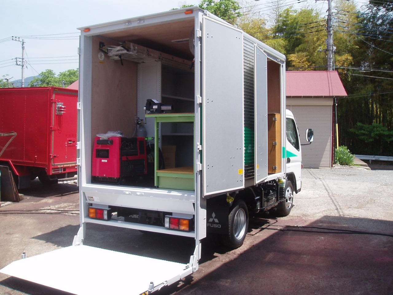 作業関係車両 日創工業株式会社